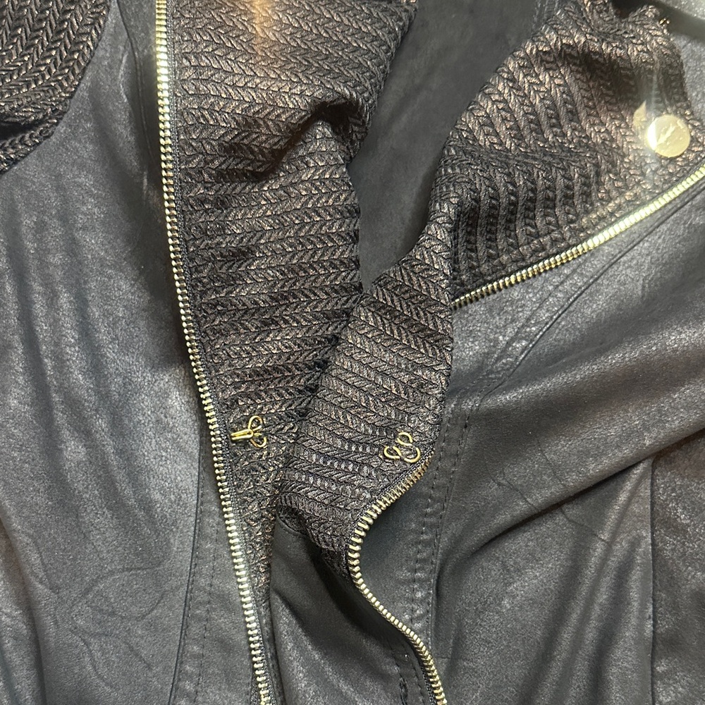 EUC LG Women's Black Faux Suede Jacket with Mesh Sleeve Accents, 6 - Picture 11 of 12